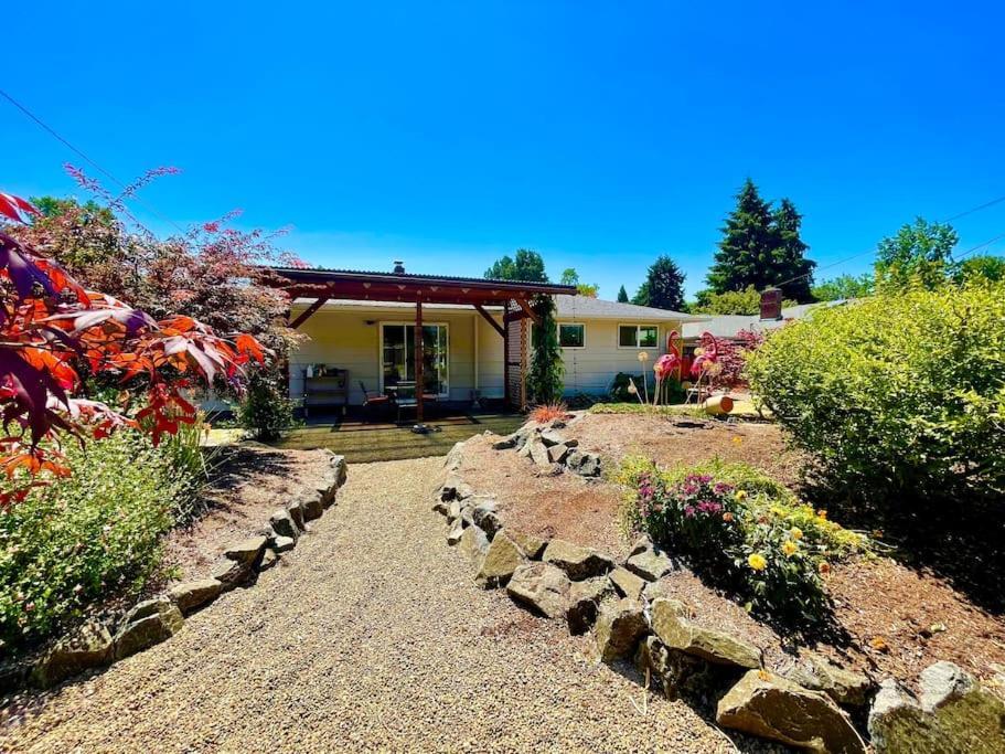 Colorful 50'S Ranch In The Heart Of Eugene Villa Exterior photo