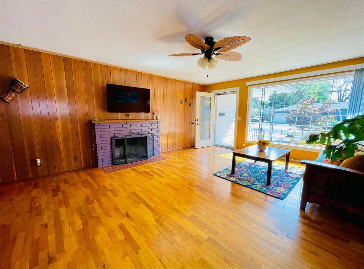 Colorful 50'S Ranch In The Heart Of Eugene Villa Exterior photo